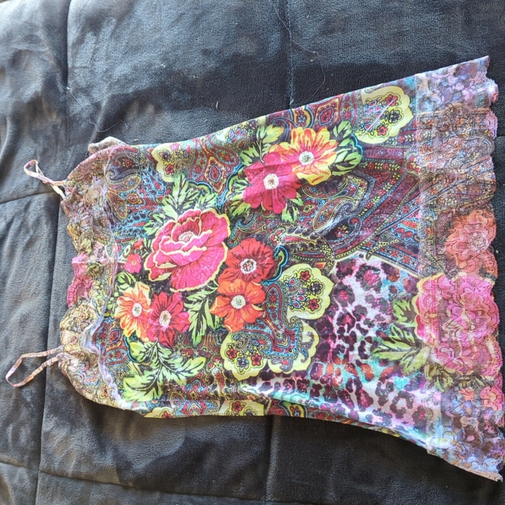 Eyeshadow stretchy rose and lace cami